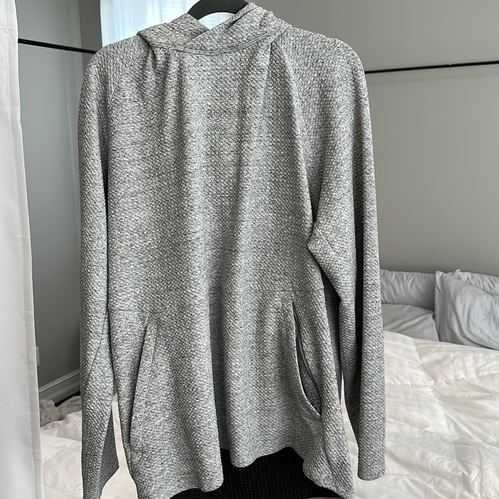 Lululemon men’s xl hoodie never worn